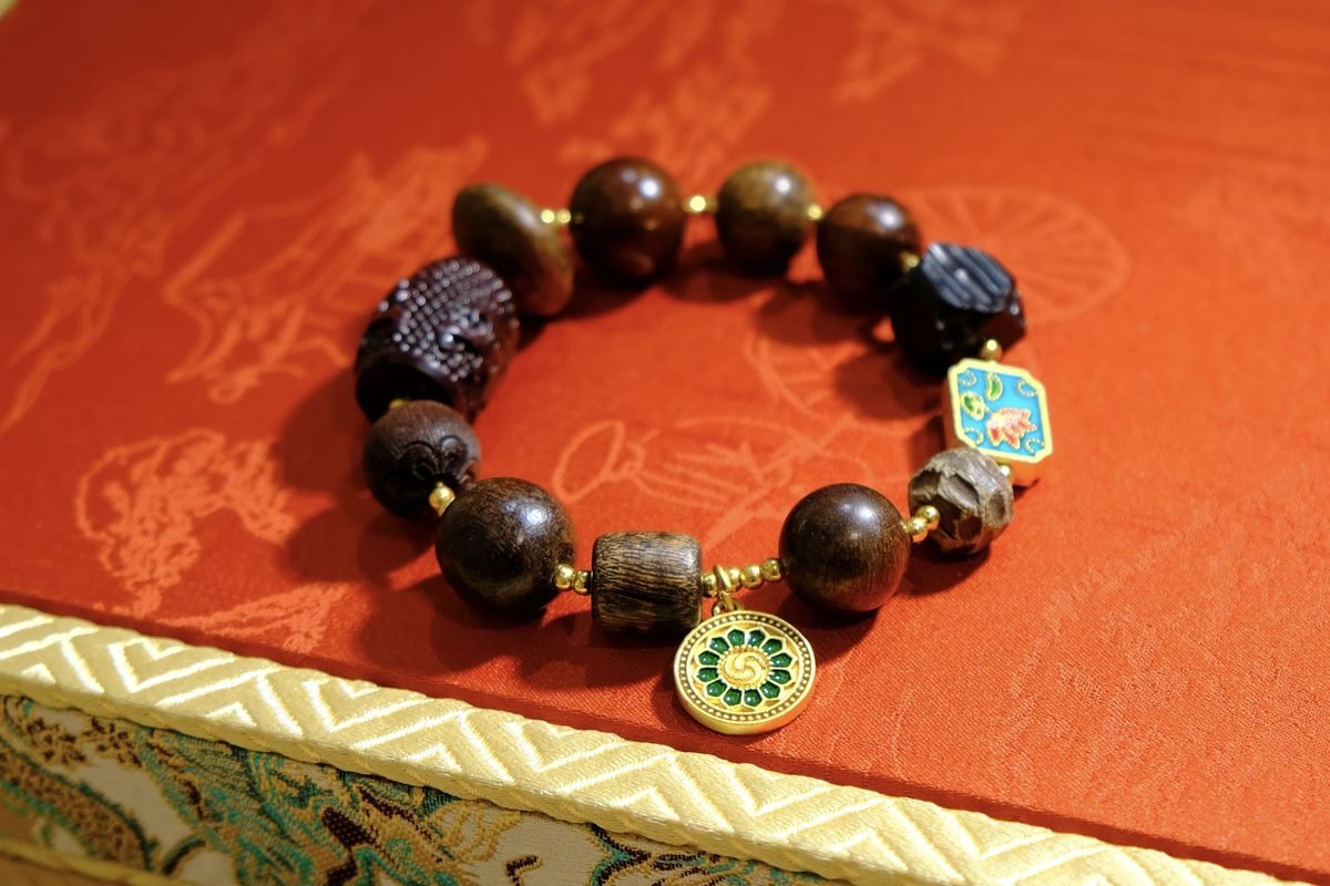 13mm 7 Chakra Balancing Baroque Bracelet with Agarwood