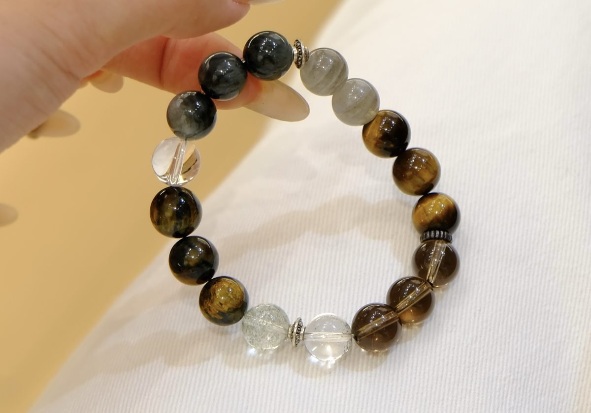 10mm 7 Chakra Balancing Bracelet with Rainbow Moonstone & Smoky Quartz