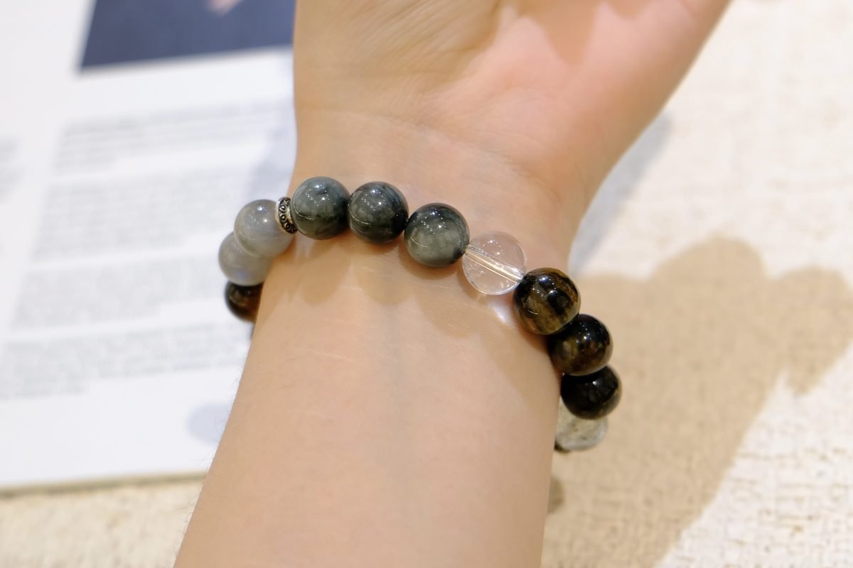 10mm 7 Chakra Balancing Bracelet with Rainbow Moonstone & Smoky Quartz - Image 5