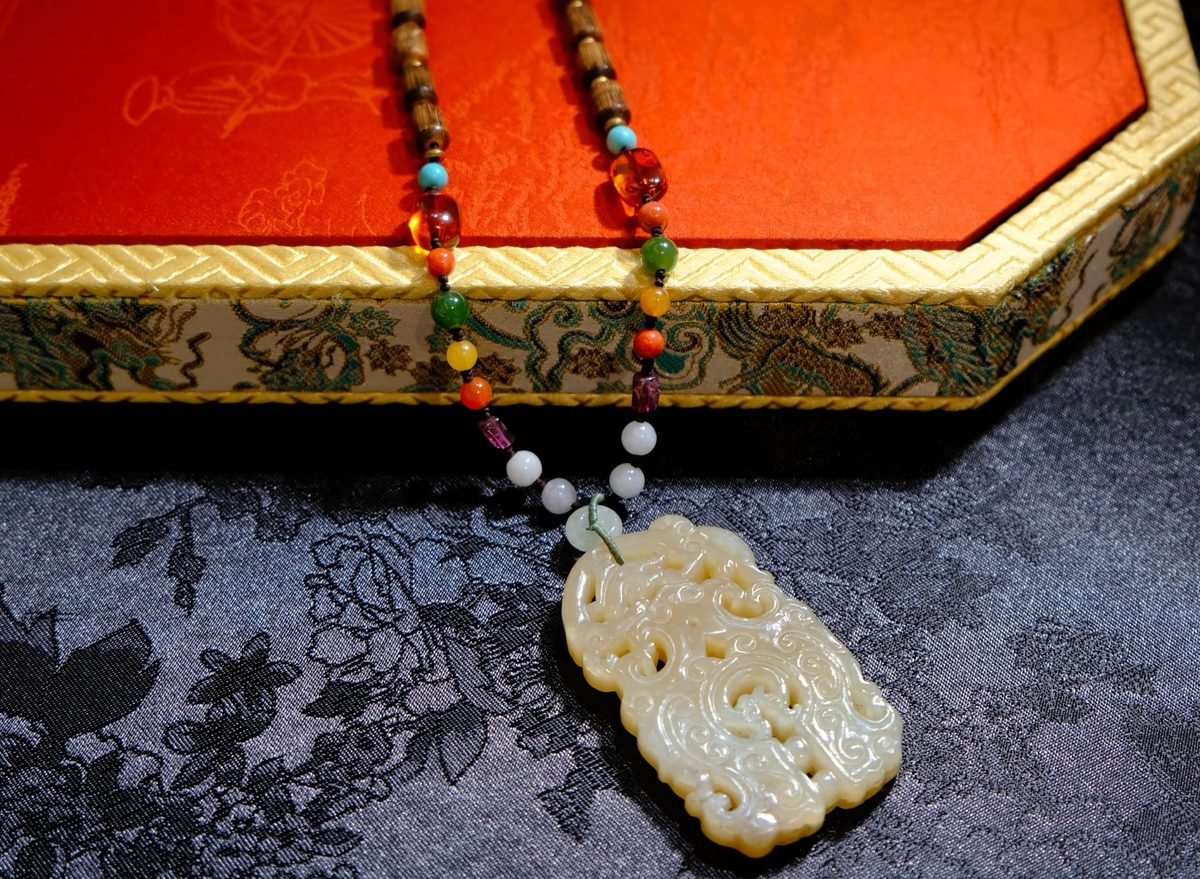 56.1mm 7 Chakra Balancing Bracelet with Jade & Agarwood