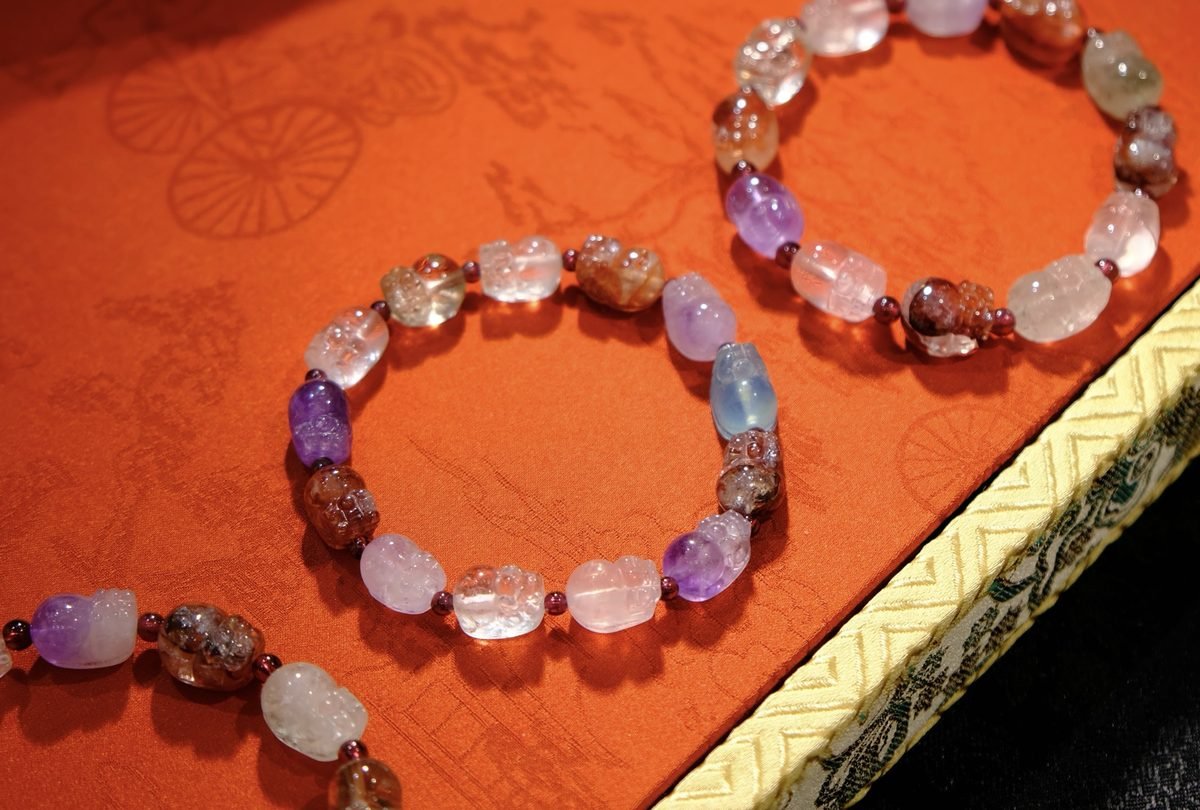 8mm 7 Chakra Balancing Bracelet with Rose Quartz & Amethyst — Ref. 00333 - Image 2