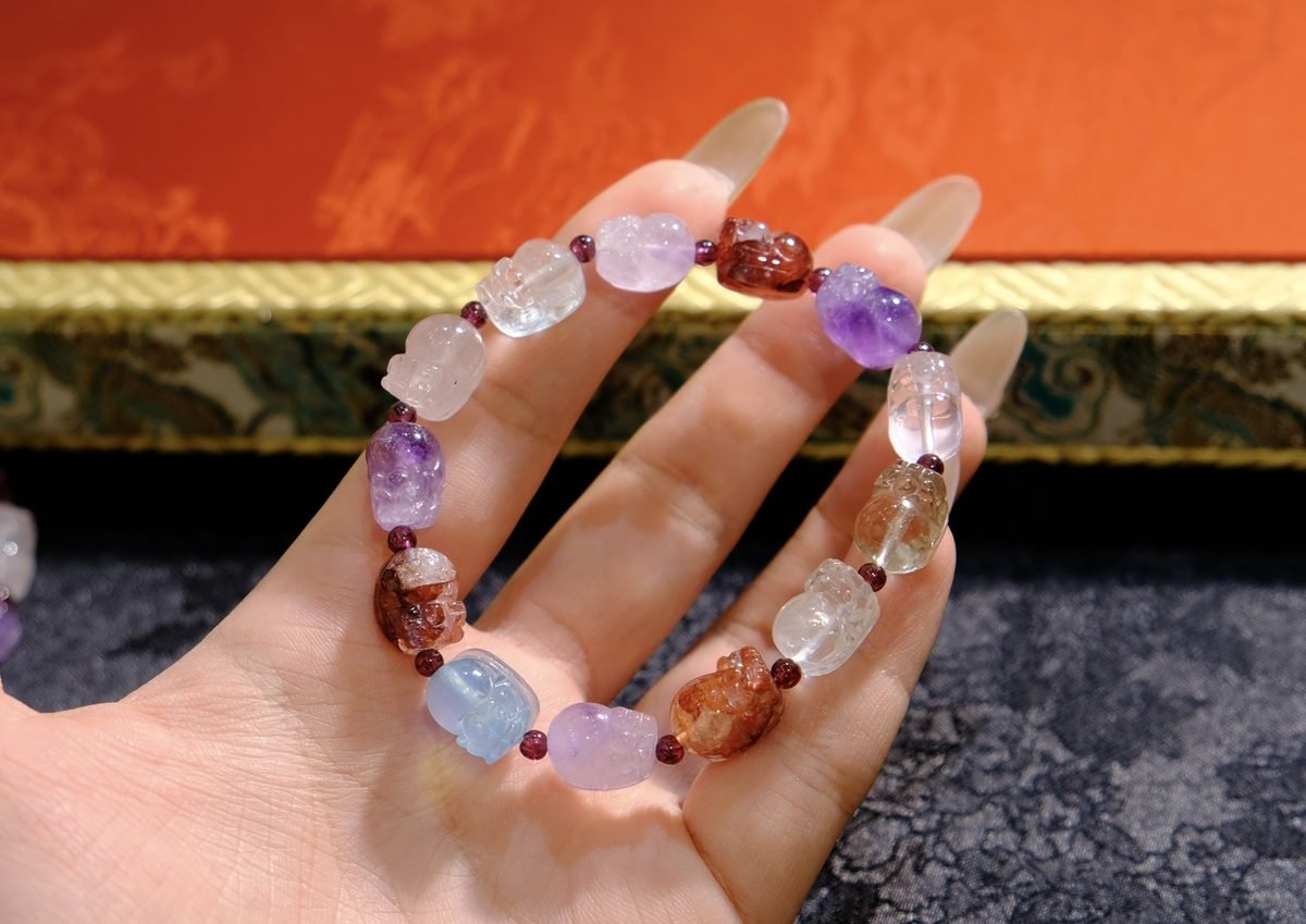 8mm 7 Chakra Balancing Bracelet with Rose Quartz & Amethyst — Ref. 00333 - Image 3