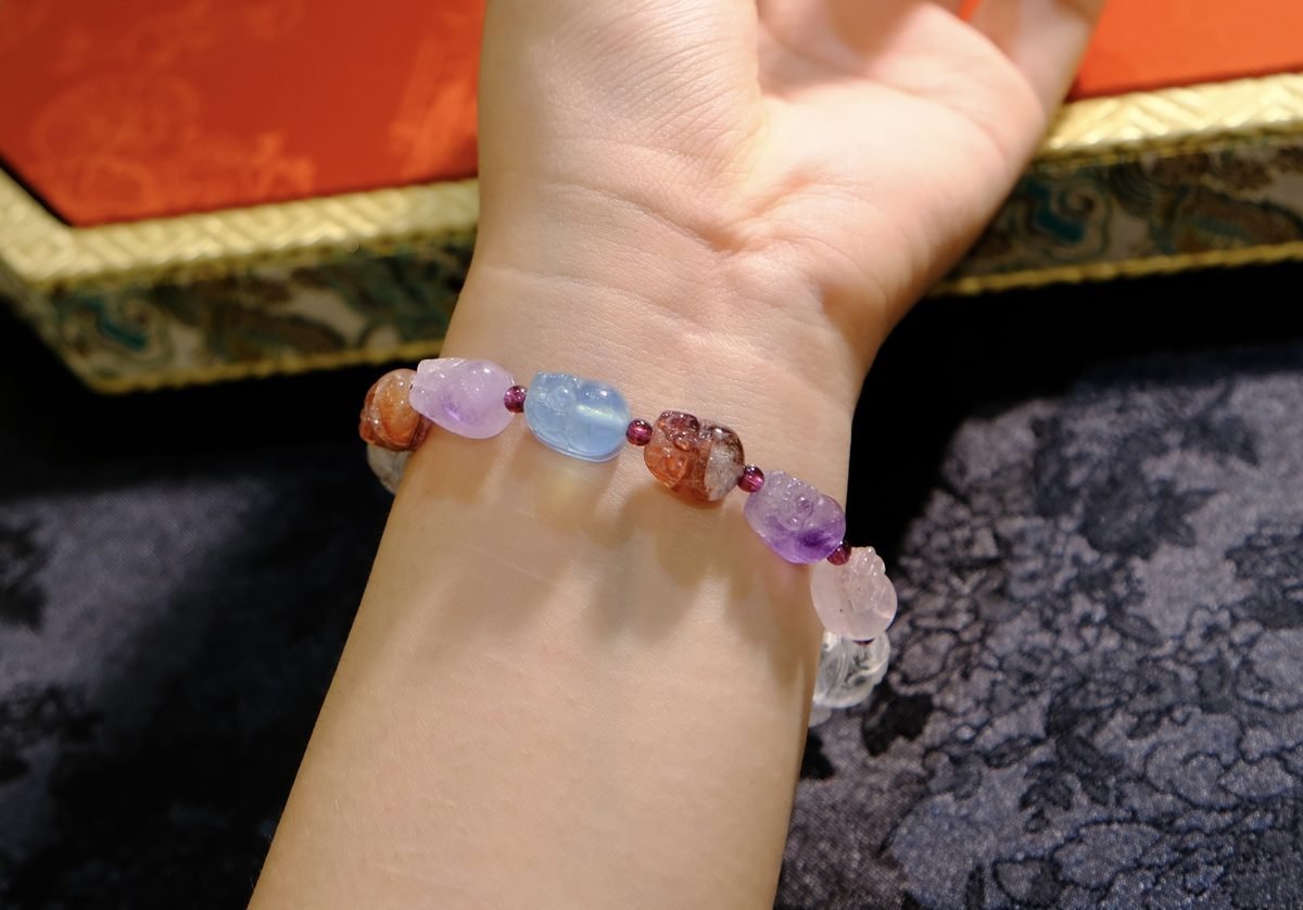 8mm 7 Chakra Balancing Bracelet with Rose Quartz & Amethyst — Ref. 00333 - Image 6