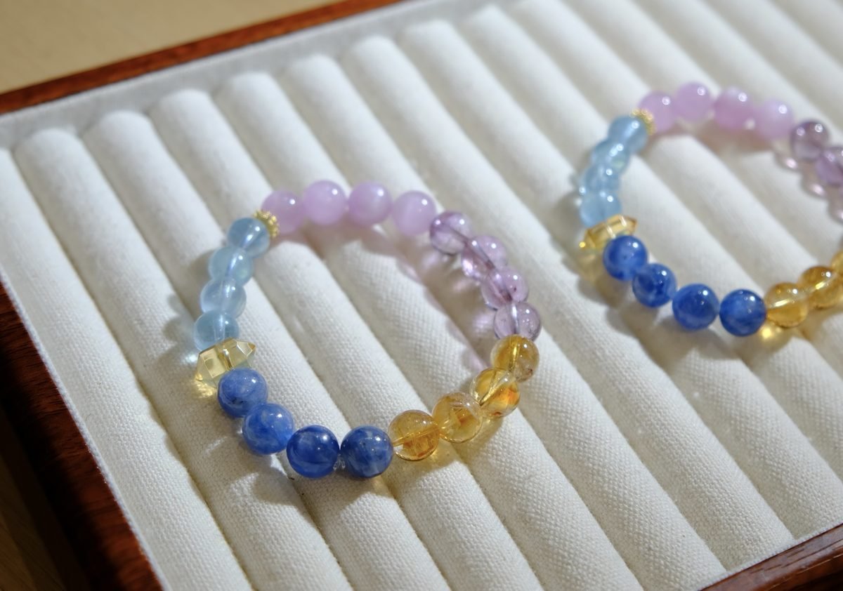 9mm 7 Chakra Balancing Bracelet with Amethyst & Kunzite