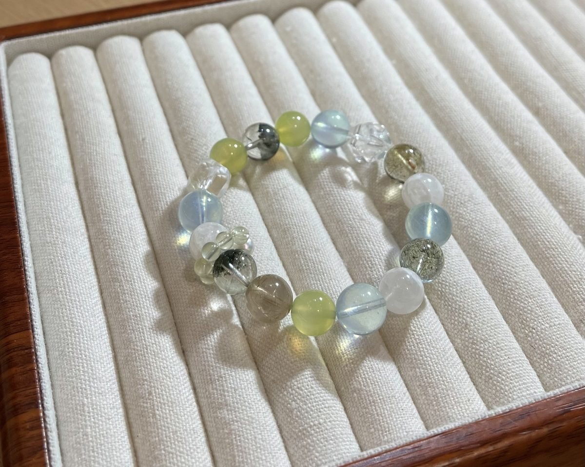 10mm 7 Chakra Balancing Bracelet with Green Phantom Quartz & Rutilated Quartz — Ref. 00416