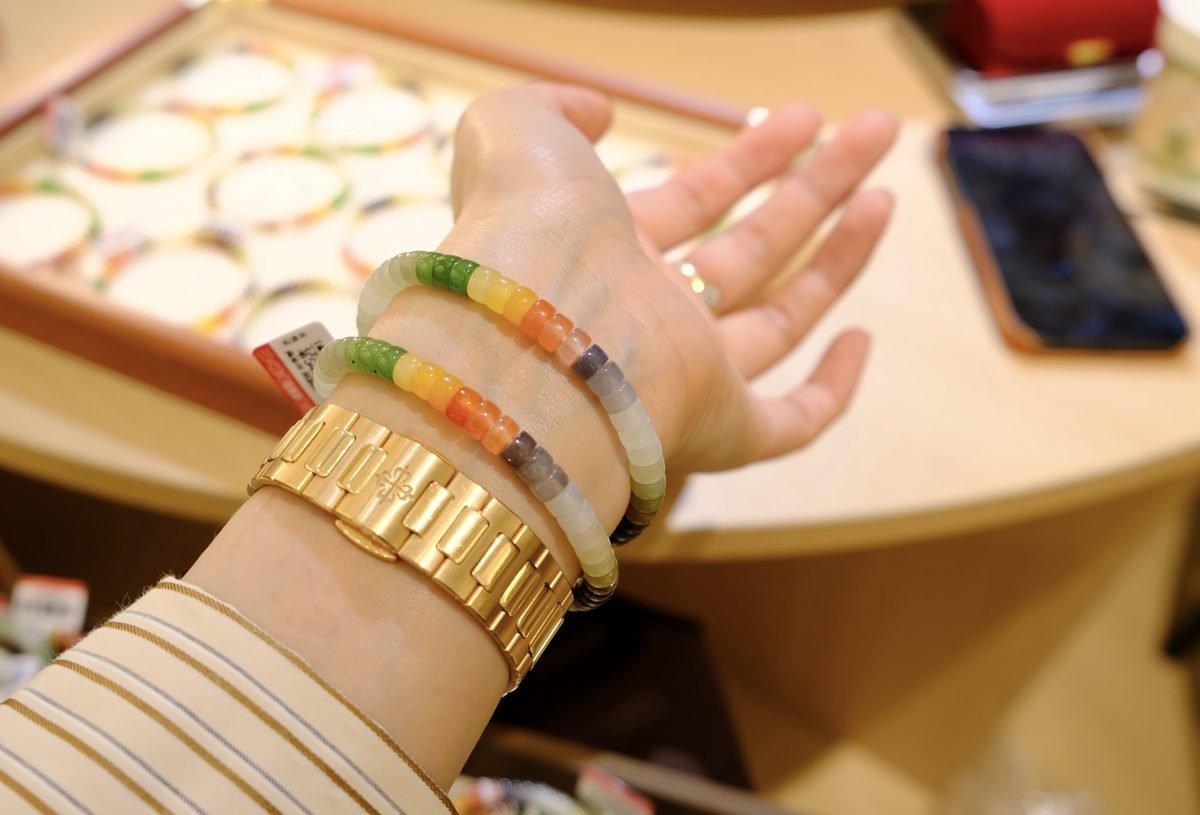6mm 7 Chakra Balancing Square-Cut Bracelet with Jade & Red Agate - Image 3