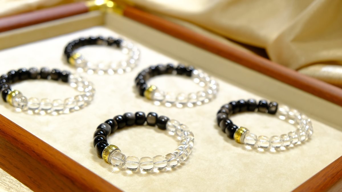 10mm Black Obsidian Bracelet with Clear Quartz — Ref. 00658