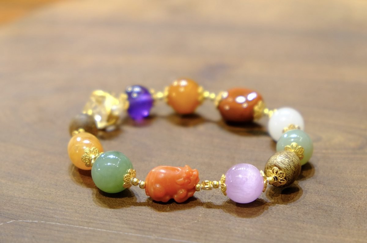 10mm 7 Chakra Balancing Bracelet with Red Agate & Amethyst