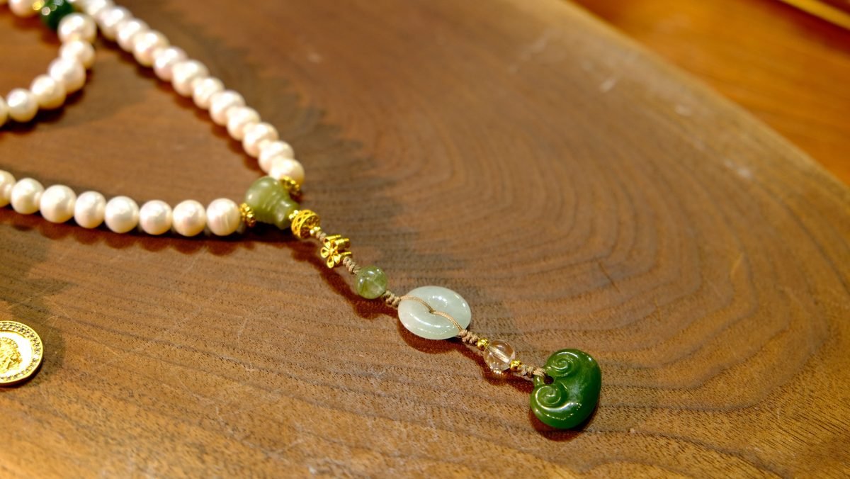 7mm 7 Chakra Balancing Bracelet with Freshwater Pearl & Tourmaline - Image 2