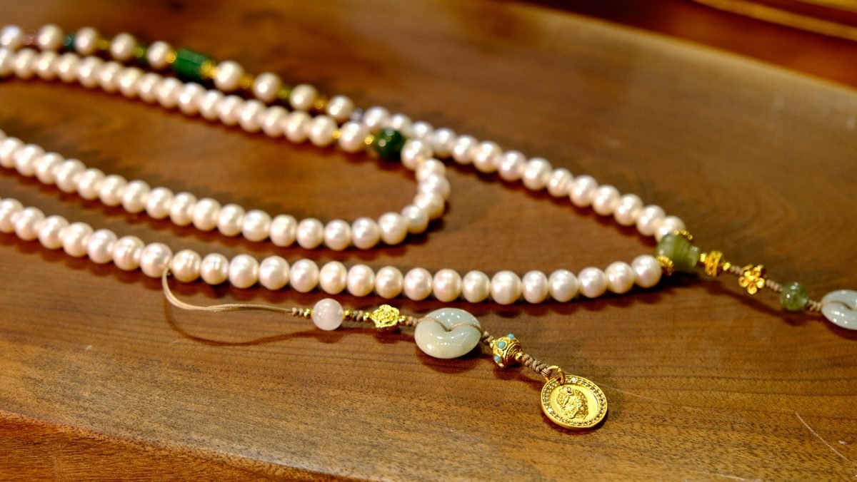 7mm 7 Chakra Balancing Bracelet with Freshwater Pearl & Tourmaline - Image 3