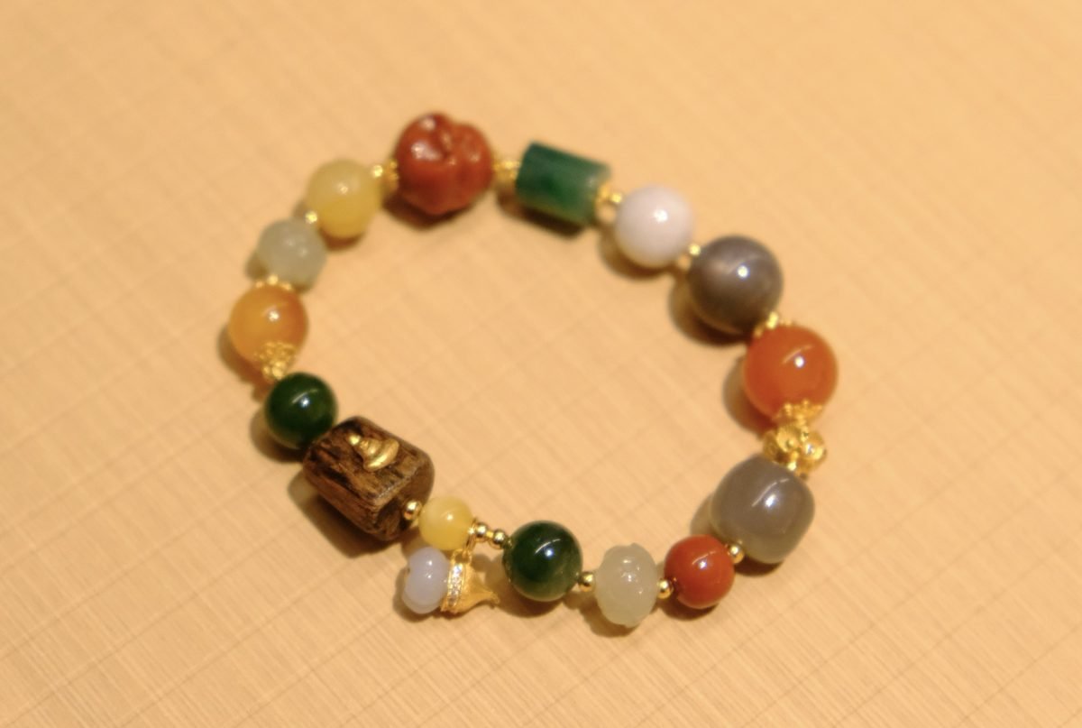 10mm 7 Chakra Balancing Bracelet with Rainbow Moonstone & Red Agate