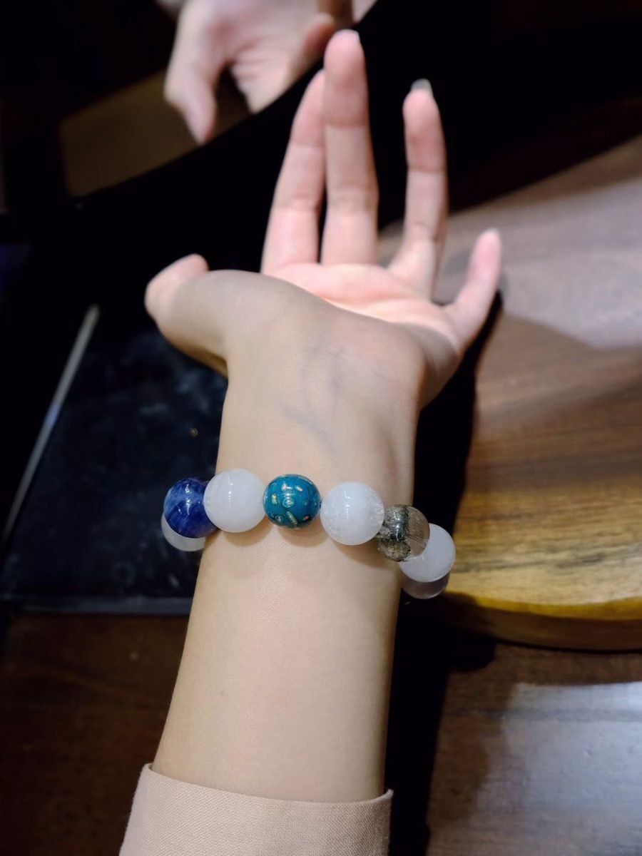 13-16mm 7 Chakra Balancing Bracelet with Green Phantom Quartz & Rainbow Moonstone - Image 5