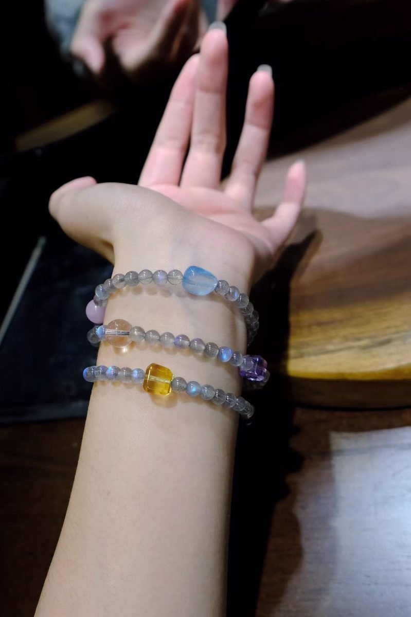 7 Chakra Balancing Bracelet with Rainbow Moonstone & Amethyst — Ref. 00992 - Image 3