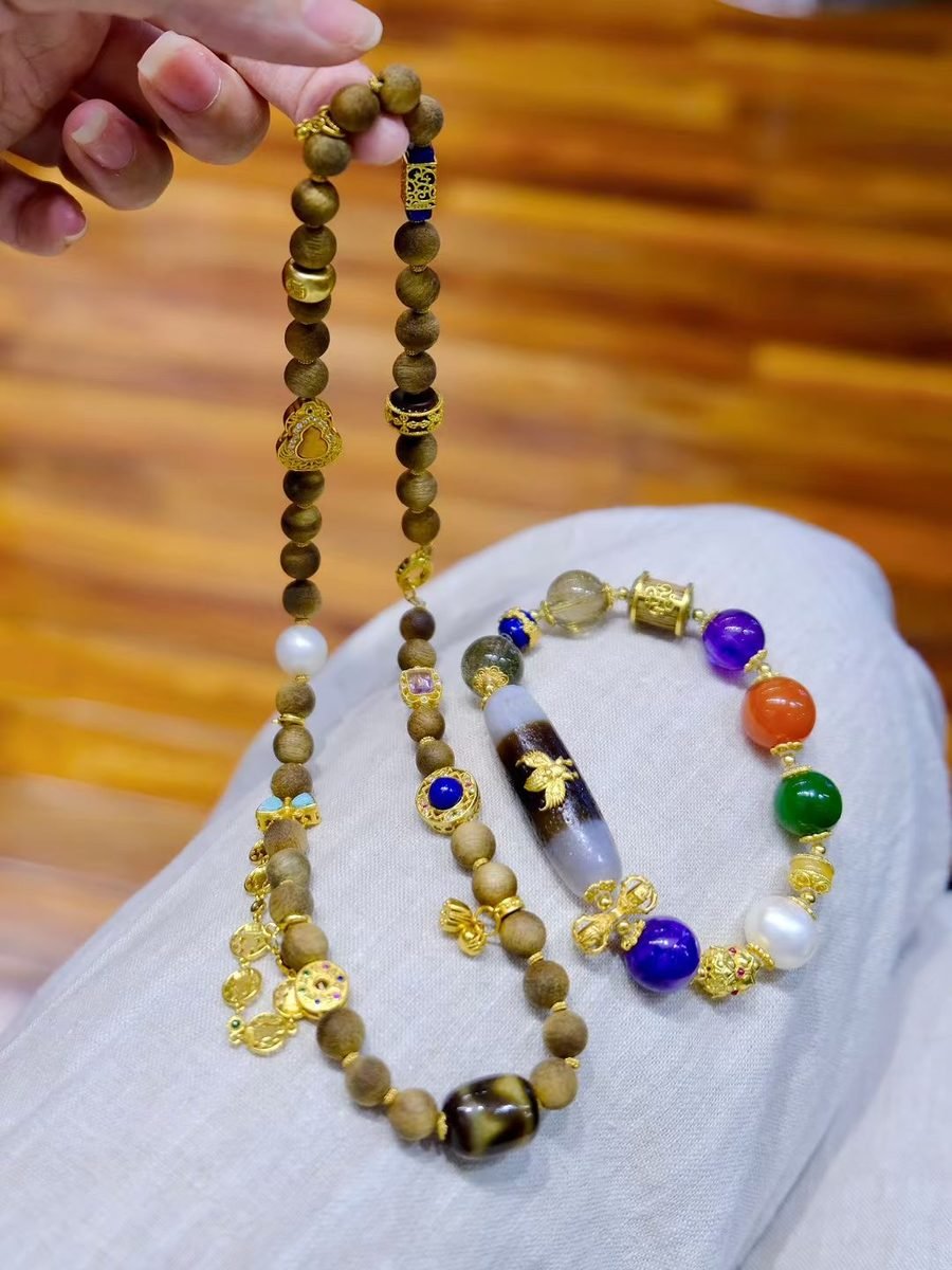 7 Chakra Balancing Bracelet with Agarwood — Ref. 01068