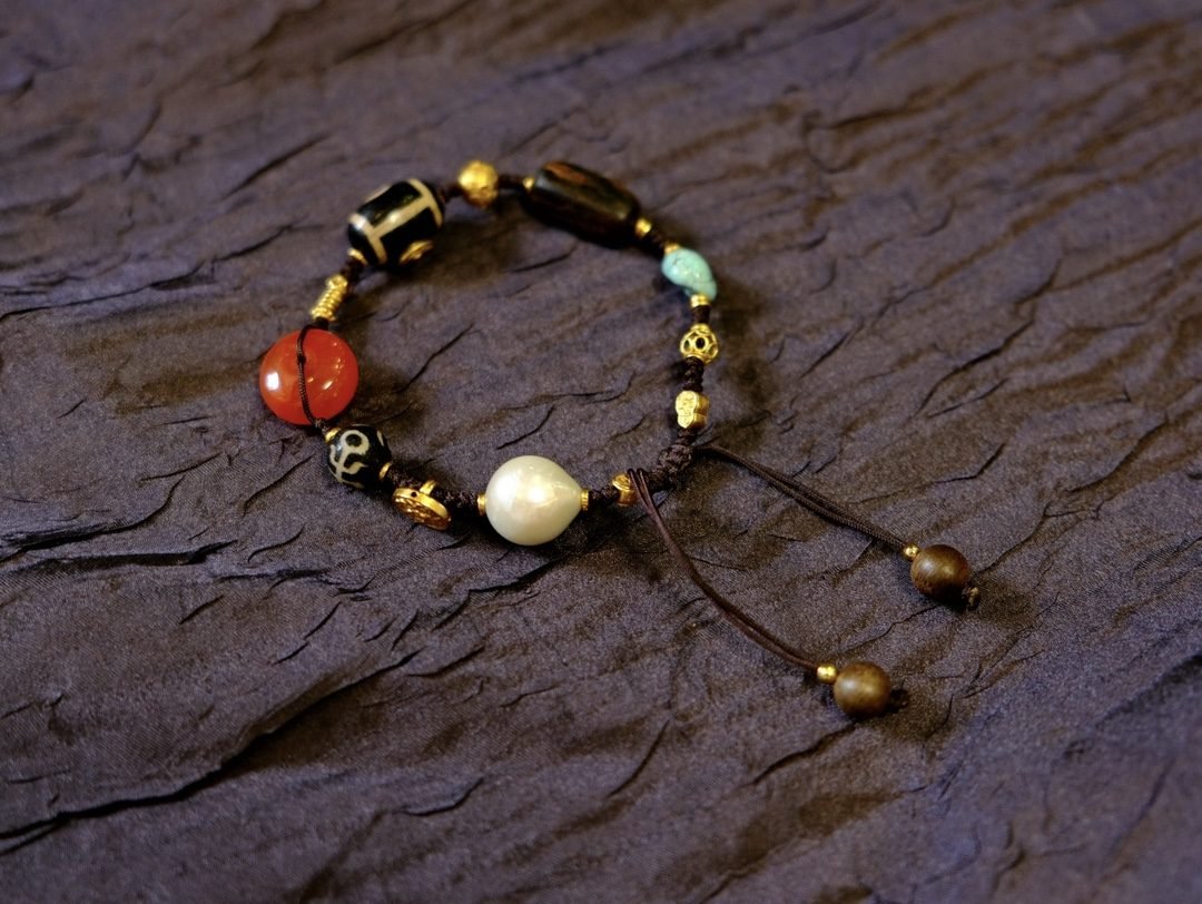 7 Chakra Balancing Bracelet with Red Agate & Freshwater Pearl